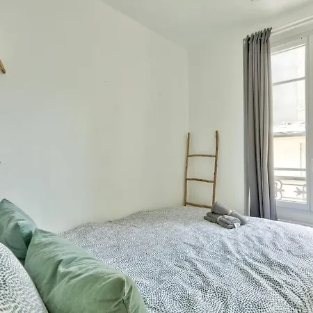 Apartment Superb Equipped T2 In The 17th District *