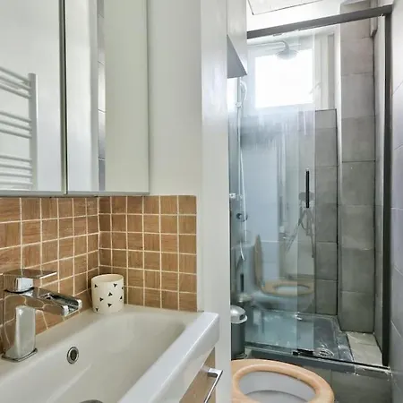 Apartment Superb Equipped T2 In The 17th District Paris