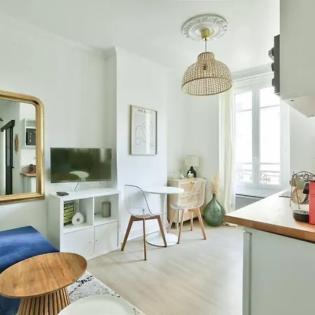 Apartment Superb Equipped T2 In The 17th District Paris