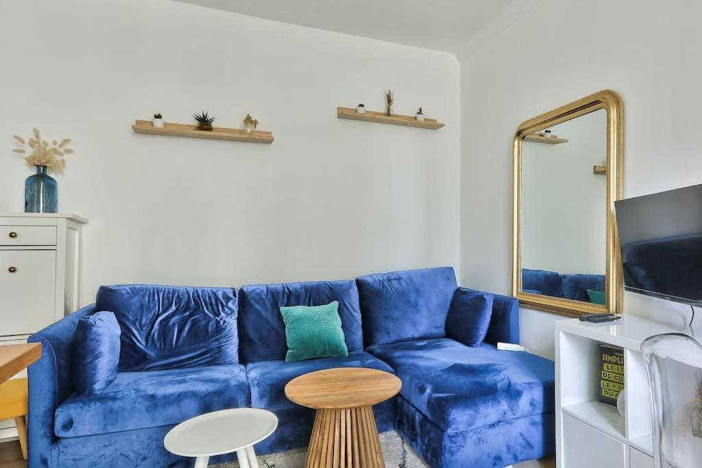 Apartment Superb Equipped T2 In The 17th District Paris